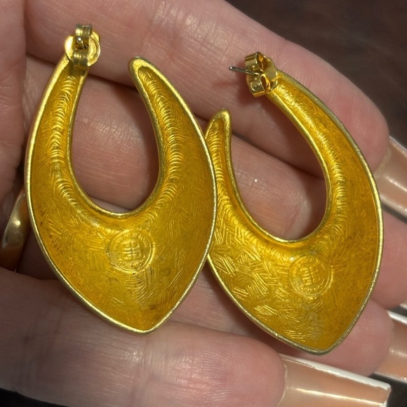 Givenchy New York Paris matte Coil Tapered Hoop Goldtone Earrings pierced - Picture 7 of 8